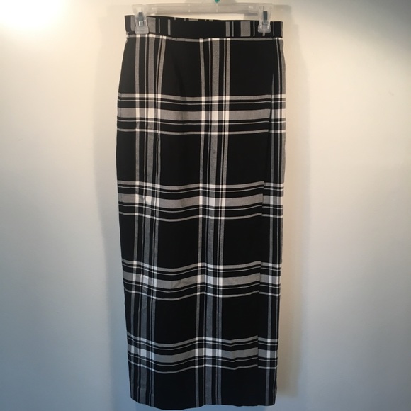 Liz Claiborne Dresses & Skirts - Liz Claiborne black plaid wrap skirt  size 4